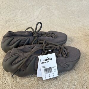 Yeezy 450 size 6.5 never worn in box